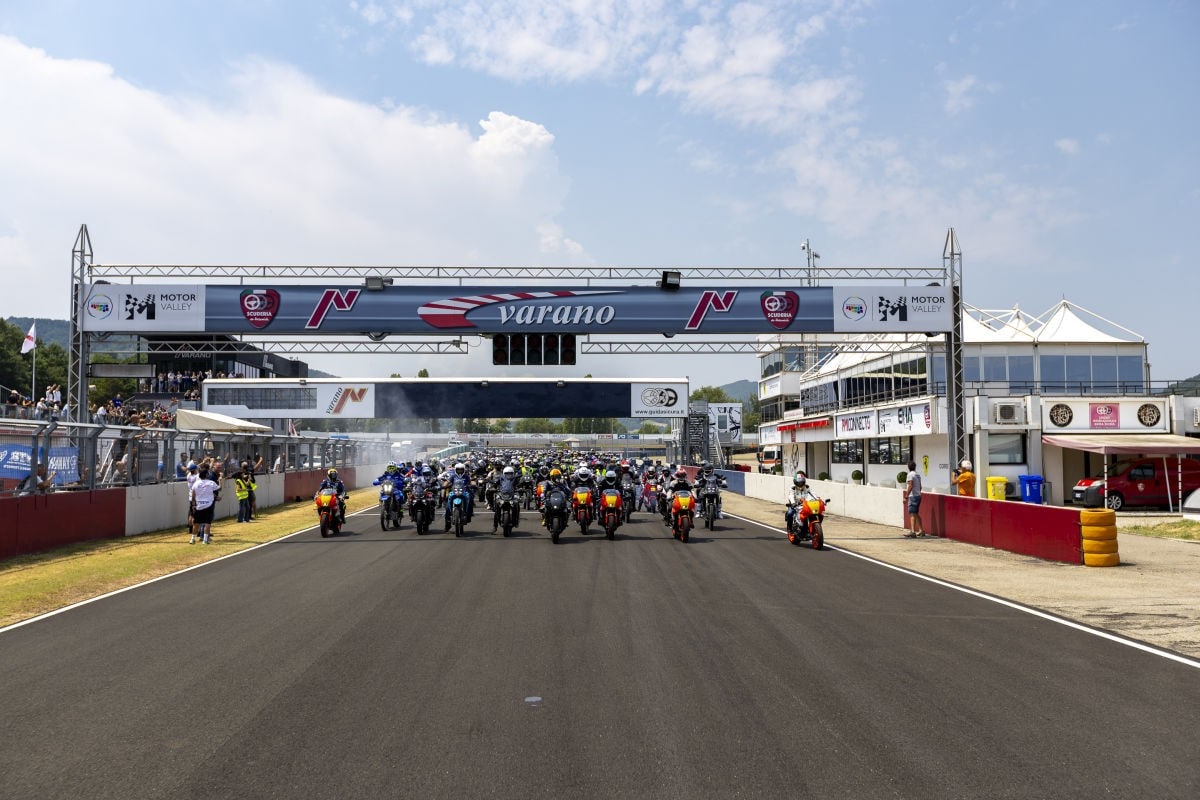 Yamaha fa il pieno a Varano: 5mila in pista per i 70 anni